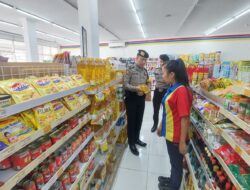 Samapta Polres Ciamis Awasi Harga dan Stok Bahan Pokok di Indomart Cijeungjing