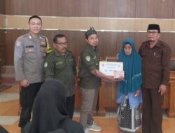 Cegah Kericuhan, Polsek Cipaku Polres Ciamis Monitor Penyaluran BLT DD Tahap 4, 5, Dan 6 di Desa Muktisari