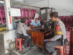 Humanis, Tiga Personel Samapta Polres Ciamis Datangi Agen Gas LPG Beri Imbauan Kamtibmas