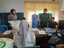 Polsek Ciamis Pantau Penyaluran Bantuan Pangan Beras Tahap IV di Desa Saguling