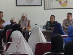 Polsek Cijeungjing Monitoring Penyaluran BLT DD di Desa Kertaharja