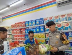 Satuan Samapta Polres Ciamis Keliling Minimarket Ciamis Cek Harga Bahan Pokok dan Stok