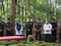 Peringatan Hari Jadi ke-382 Ciamis, Kapolres Ciamis Dampingi Pj Bupati Ciamis Ziarah ke Makam Leluhur