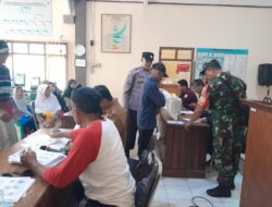 Polsek Cijeungjing Awasi Distribusi Bantuan Beras 10 Kg ke Warga Karang Anyar