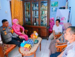 Hari Bhayangkara ke-78, Kapolres dan Bhayangkari Kunjungi Anak Anggota Sedang Sakit