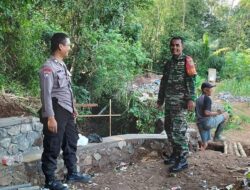 Humanis, Polsek Cijeungjing Polres Ciamis Pantau Kegiatan Pengecoran Irigasi Cikalagen