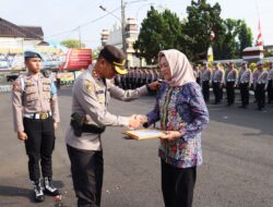 Purna Bhakti, Kapolres Ciamis Beri Penghargaan ke AKP (Purn) Magdalena dan Maman Tardiman