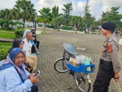 Satuan Samapta Polres Ciamis Patroli Jalan Kaki Beri Imbauan Kamtibmas