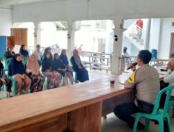 Polsek Cikoneng Terjunkan Personel Amankan Penyaluran BLT DD di Desa Cikoneng