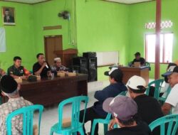 Cipta Kondisi, Polsek Banjarsari Polres Ciamis Ikuti Rapat Peringatan HUT ke-79 RI di Desa Cikaso