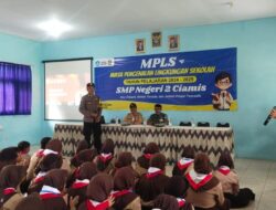 Berikan edukasi dalam rangka MPLS Anggota Polsek Ciamis Datangi SMPN 2 Ciamis