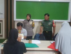 Polsek Ciamis Polres Ciamis Awasi Distribusi Bantuan Beras ke Warga Saguling Baregbeg