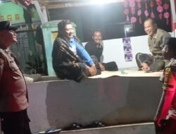 Berikan Rasa Aman, Tiga Personel Polsek Kawali Polres Ciamis Patroli Dialogis di Malam Hari