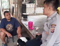 Humanis, Polsek Cipaku Polres Ciamis Patroli Hadapi Pilkada Serentak ke Warga Pusakasari