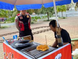 Satuan Samapta Polres Ciamis Patroli Jalan Kaki di Alun Alun Ciamis Beri Imbauan Kamtibmas