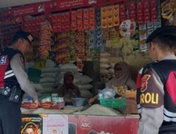 Jaga Stabilisasi Harga, Sat Samapta Polres Ciamis Patroli Bahan Pokok di Pasar Manis Ciamis