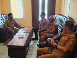 Datang ke Kantor Desa, Anggota Polsek Panjalu Koorkom Kamtibmas Jelang Pilkada Serentak