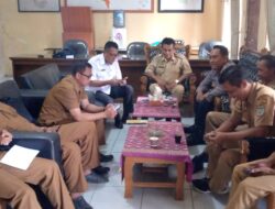 Datang ke Kantor Desa, Anggota Polsek Ciamis Koorkom Kamtibmas Jelang Pilkada Serentak