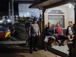 Berikan Rasa Aman, Personel Polsek Kawali Polres Ciamis Patroli Dialogis di Malam Hari