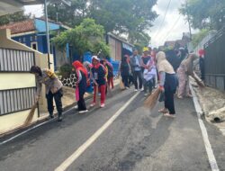 Polsek Ciamis Polres Ciamis Bareng Warga Kerja Bakti Bersihkan Sungai Cimamut Dari Sampah