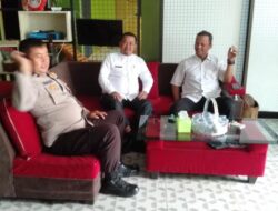 Datang ke Tokoh Masyarakat, Anggota Polsek Kawali Koorkom Kamtibmas Jelang Pilkada Serentak