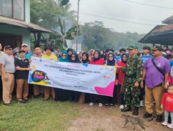 Polsek Sukadana Polres Ciamis Bareng Warga Kerja Bakti Bersihkan Pasar Dari Sampah