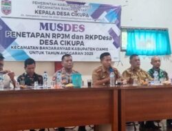 Polsek Banjarsari Polres Ciamis Ikuti Proses Penetapan RPJMDes di Desa Cikupa