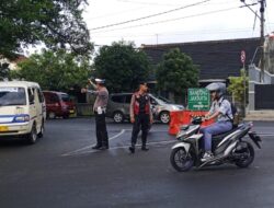Pelayanan Masyarakat, Samapta Polres Ciamis Bersiaga di Daerah Rawan Kemacetan Saat Pagi
