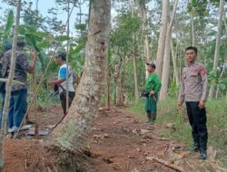 Polsek Cisaga Polres Ciamis Proses Pengukuran Tanah Program PTSL di Desa Tanjungjaya