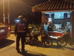 Perkuat Sinergitas, Satuan Samapta Polres Ciamis Beri Binluh ke Warga Saat Ngeronda Malam
