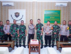 Sinergitas TNI-Polri, Kapolres Ciamis Berikan Kejutan kepada Dandim 0613 dalam Rangka HUT TNI ke-79