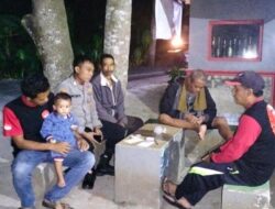 Perkuat Sinergitas, Satuan Samapta Polres Ciamis Beri Binluh ke Warga Saat Ngeronda Malam