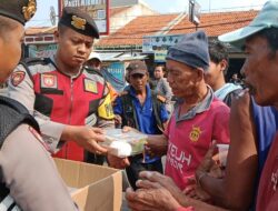 Polisi Bagikan Makanan Sehat Gratis Kepada Masyarakat