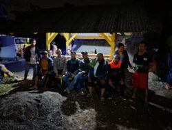 Perkuat Sinergitas, Polsek Cikoneng Polres Ciamis Beri Binluh ke Warga Kujang Saat Ngeronda