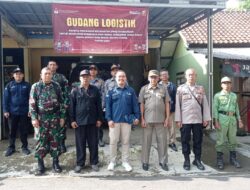 Polsek Rancah Kawal Distribusi Logistik Pilkada Tingkat PPK ke PPS di Kecamatan Tambaksari