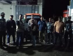Polsek Banjarsari Polres Ciamis Awasi Penarikan Logistik Pilkada Tingkat PPS ke PPK Banjaranyar