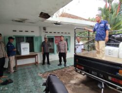 Polsek Cisaga Polres Ciamis Amankan Proses Pergeseran Logistik ke Lokasi Rekapitulasi Tingkat PPK