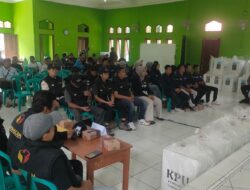 Kapolsek Cihaurbeuti Awasi Proses Rapat Pleno Rekapitulasi Hasil Pilkada 2024 di Tingkat PPK