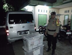 Polres Ciamis Pengamanan Pergeseran Logistik Pasca Pleno Tingkat PPK di Wilkum Kawali ke KPU Ciamis