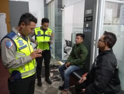 Tabrak Belakang Truk, Pengendara Asal Tasik Dilarikan ke Klinik Tuk Dapat Perawatan