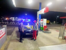 Humanis, Polsek Cipaku Polres Ciamis Patroli Dialogis ke Pemukiman Warga Saat Malam Hari