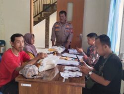 Polsek Banjarsari Polres Ciamis Awasi Distribusi Beras Bapanas ke Warga Desa Cikupa