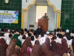 Bhabinkamtibmas Desa Ciomas Gelar Sosialisasi Anti-Bullying di MI Hegarmanah