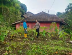 Dukung Asta Cita Presiden RI, Polsek Cikoneng Ajak Warga Sukamanah Buat Lahan Produktif