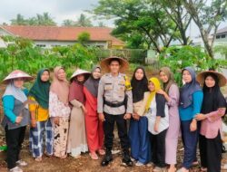 Dukung Asta Cita Presiden RI, Polsek Cikoneng Ajak Warga Gegempalan Buat Lahan Produktif