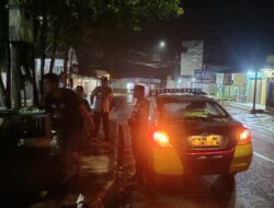 Berikan Rasa Aman, Personel Polsek Kawali Polres Ciamis Patroli Dialogis di Malam Hari