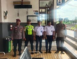 Petugas Pos Yan Ops Lilin Lodaya 2024 Polres Ciamis Patroli di Kawasan Stasiun KA Ciamis