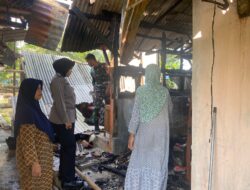 Polsek Ciamis Polres Ciamis Datangi TKP Kebakaran Rumah Warga di Desa Sukajadi