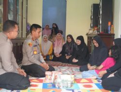 Kapolda Jabar Ziarah dan Kunjungi Rumah Duka Aipda Anumerta Anditia, Pahlawan Kemanusiaan yang Gugur Saat Bertugas