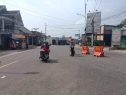 Polsek Kawali Polres Ciamis Beri Pembinaan Etika Berlalu Lintas ke Warga di Terminal*